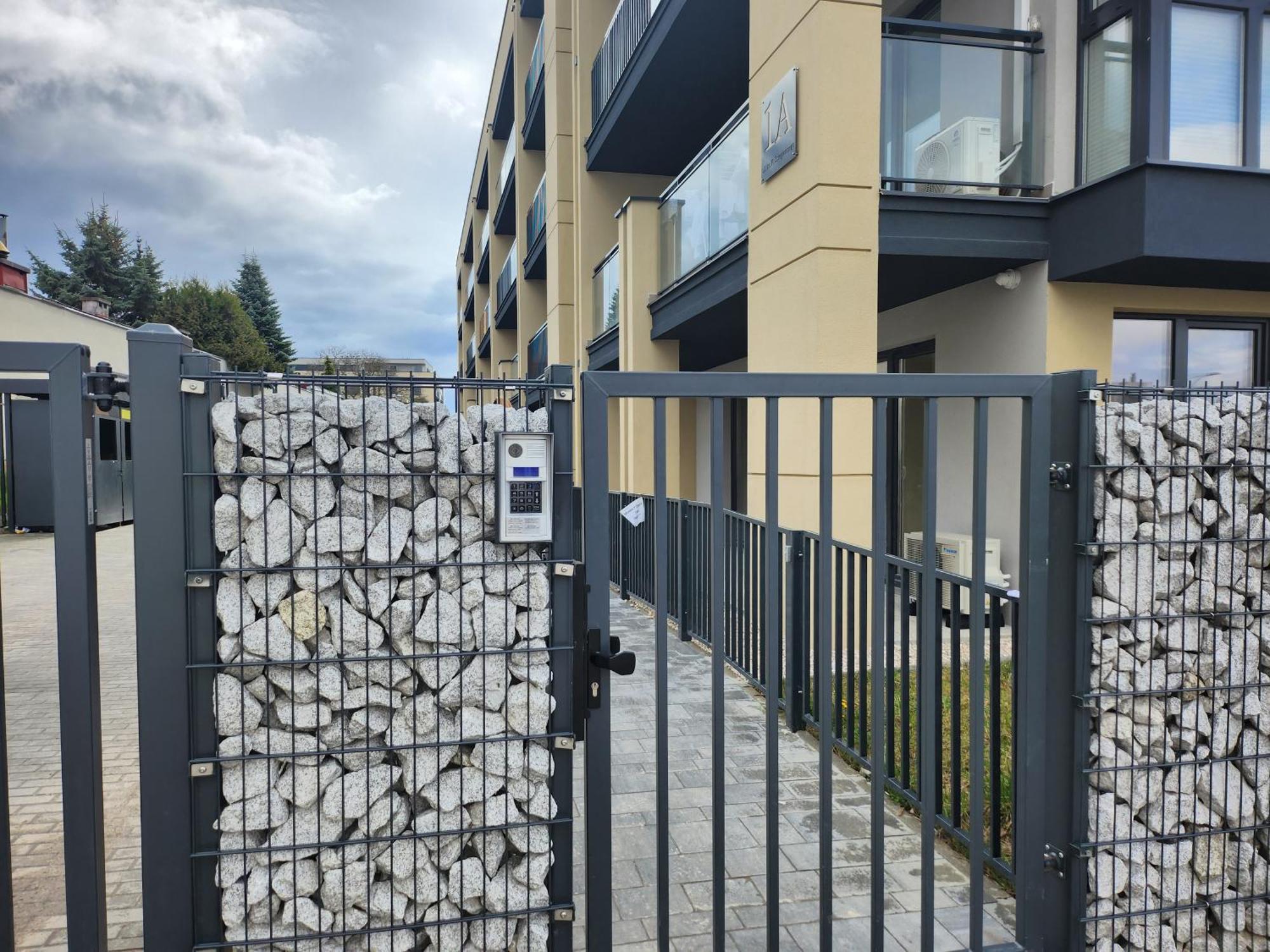 Dwa Jelonki, Ul Sciegiennego, Centrum, Garaz, Ogrodek Kielce Kültér fotó